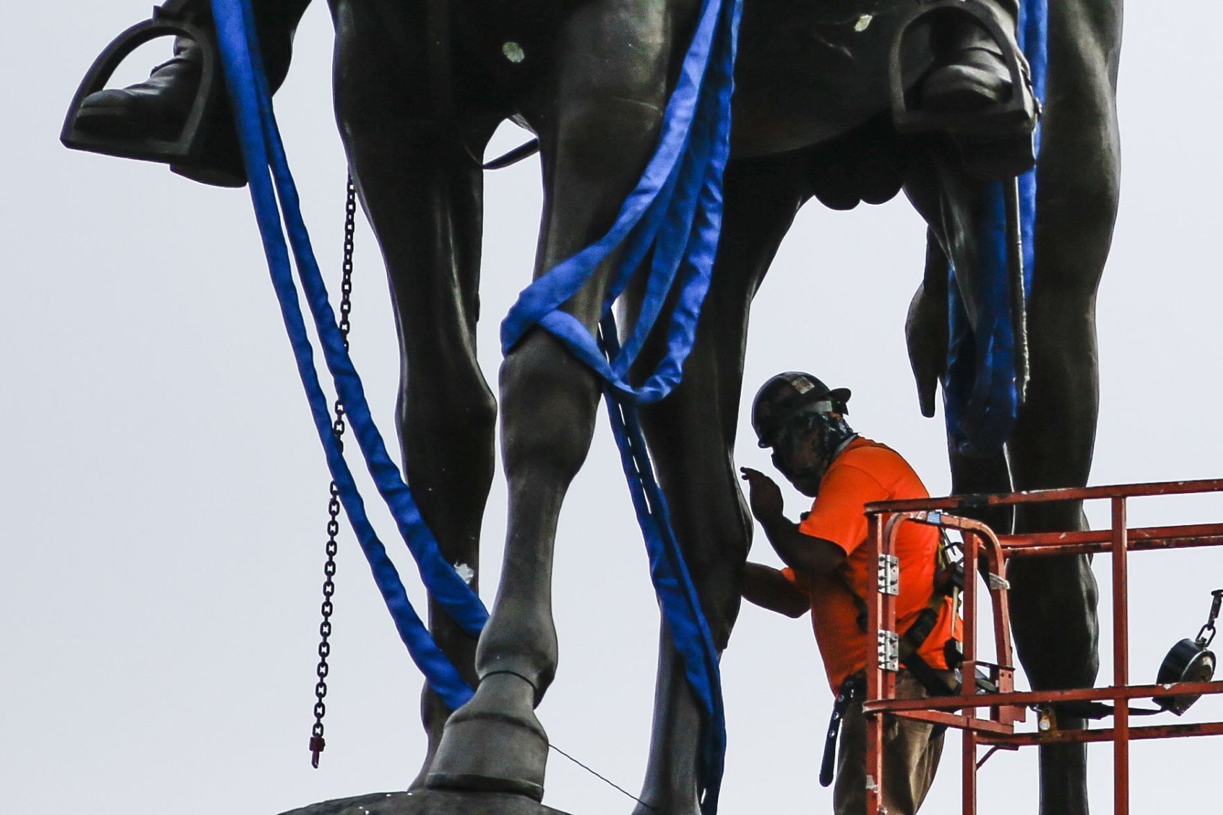 20210908_MET_STATUE
